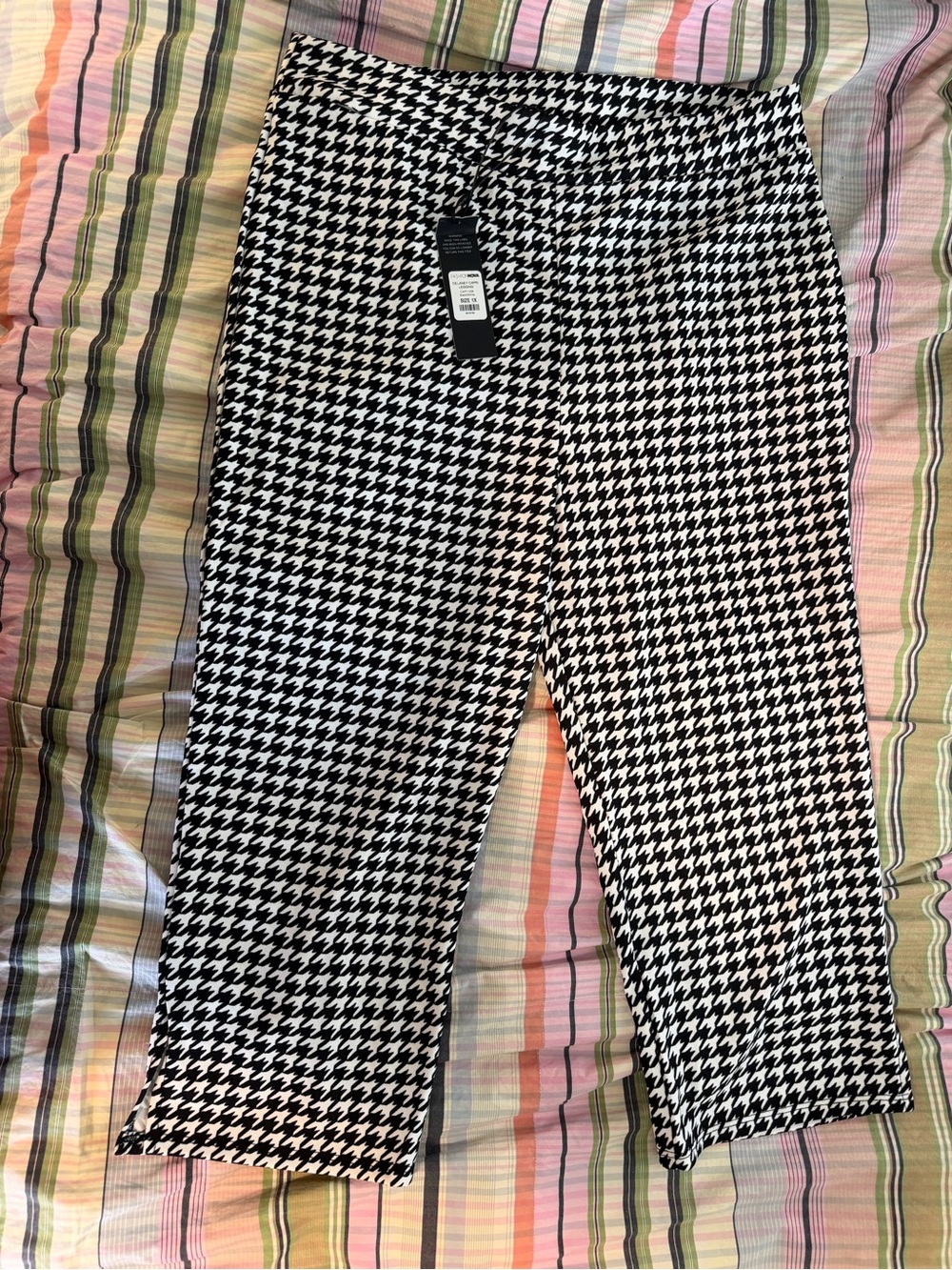 1X ladies Black & White Houndstooth Stretch Capri Pants, NWT, $16